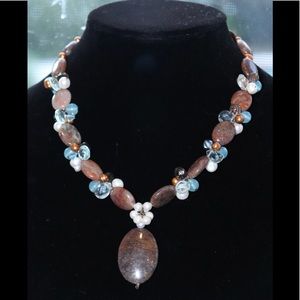 BEAUTIFUL LEPIDOLITE STONE NECKLACE IS LIKE NEW